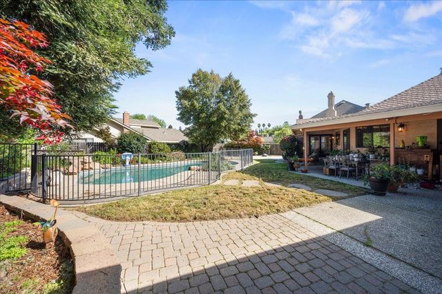 10 Capay Ct, Sacramento, CA 95831