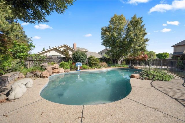 10 Capay Ct, Sacramento, CA 95831