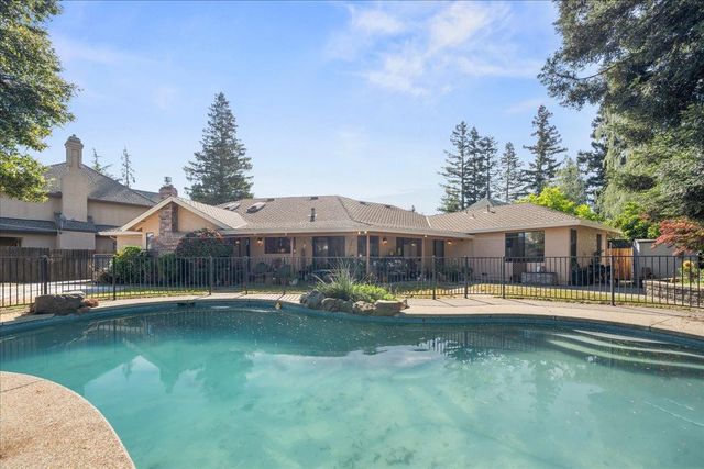 10 Capay Ct, Sacramento, CA 95831