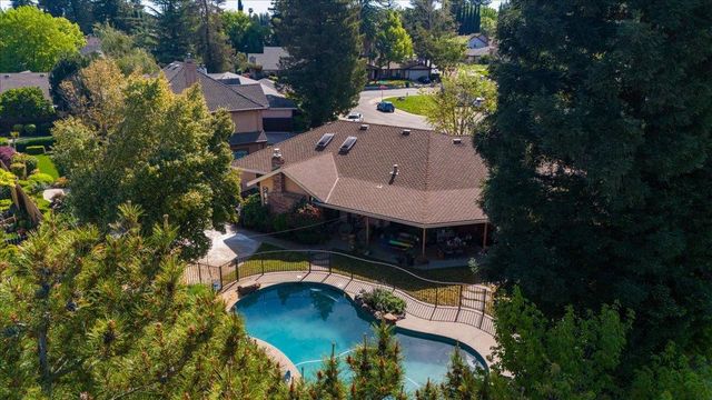 10 Capay Ct, Sacramento, CA 95831