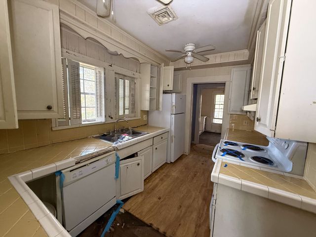 100 Smith Street, Naples, TX 75568