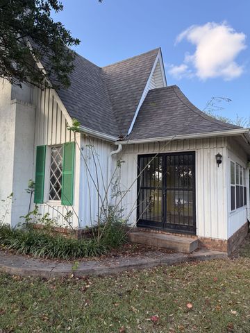 100 Smith Street, Naples, TX 75568
