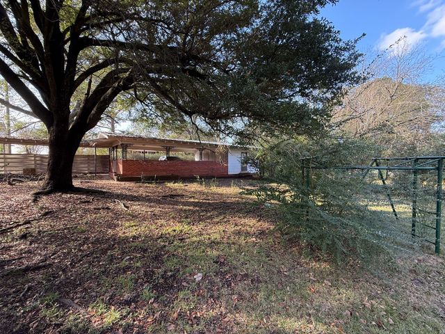 100 Smith Street, Naples, TX 75568