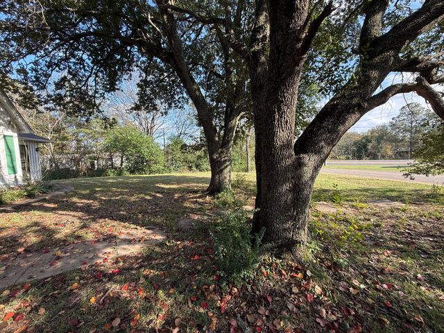 100 Smith Street, Naples, TX 75568