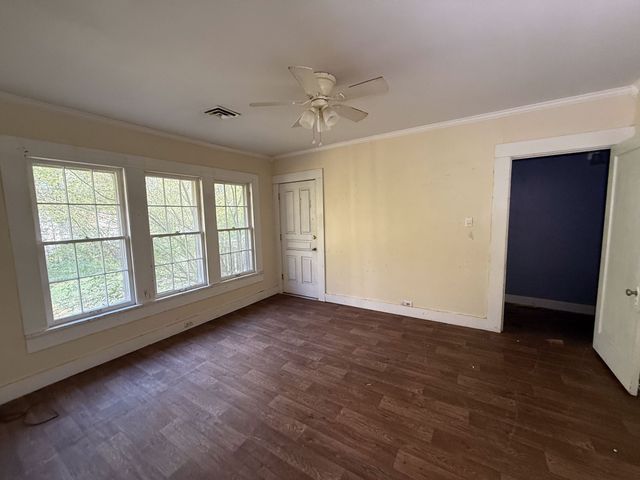 100 Smith Street, Naples, TX 75568