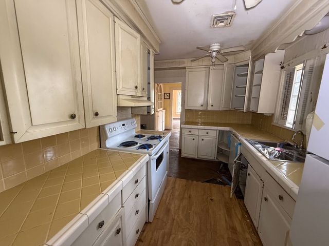 100 Smith Street, Naples, TX 75568