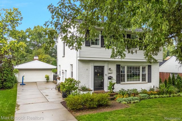 31617 Auburn Drive, Beverly Hills Village, MI 48025