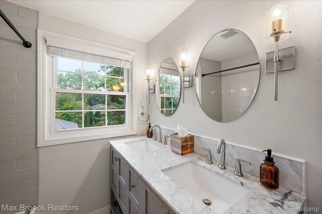 31617 Auburn Drive, Beverly Hills Village, MI 48025
