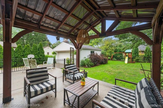 31617 Auburn Drive, Beverly Hills Village, MI 48025