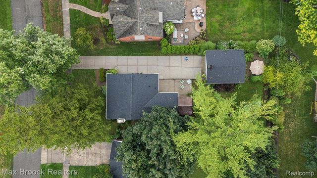 31617 Auburn Drive, Beverly Hills Village, MI 48025