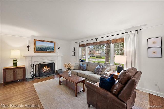 31617 Auburn Drive, Beverly Hills Village, MI 48025