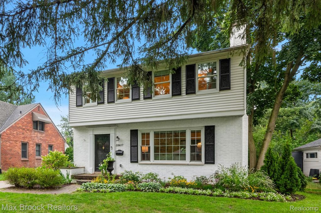 31617 Auburn Drive, Beverly Hills Village, MI 48025