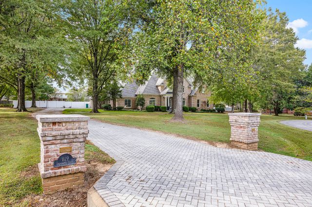 119 Stonehenge Dr, Jackson, TN 38305