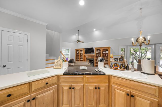 119 Stonehenge Dr, Jackson, TN 38305