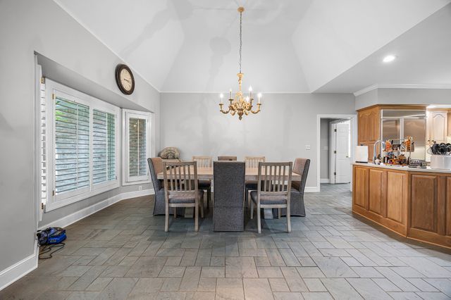 119 Stonehenge Dr, Jackson, TN 38305