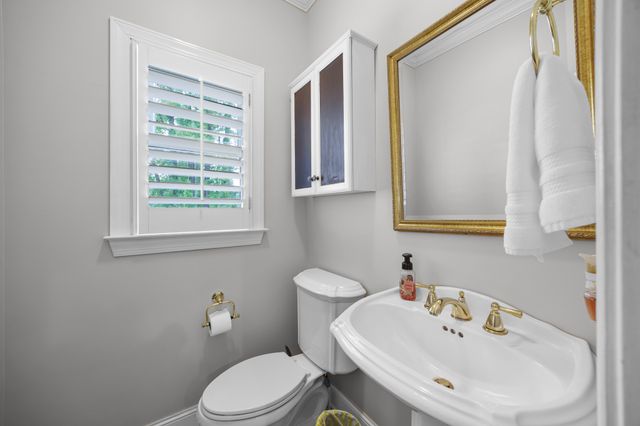 119 Stonehenge Dr, Jackson, TN 38305