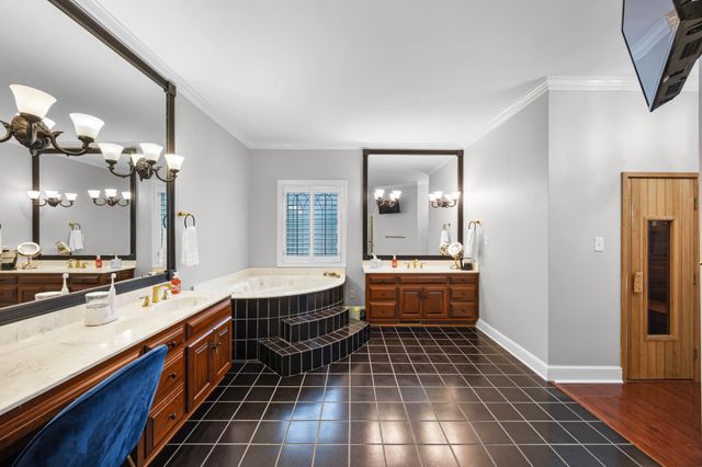 119 Stonehenge Dr, Jackson, TN 38305