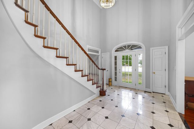 119 Stonehenge Dr, Jackson, TN 38305