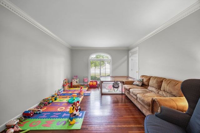 119 Stonehenge Dr, Jackson, TN 38305