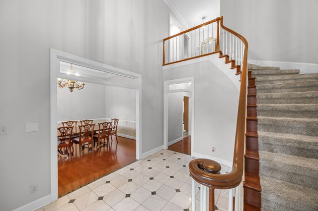 119 Stonehenge Dr, Jackson, TN 38305