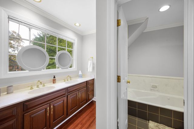 119 Stonehenge Dr, Jackson, TN 38305