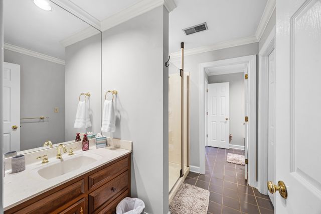 119 Stonehenge Dr, Jackson, TN 38305