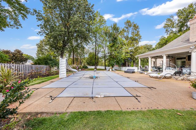 119 Stonehenge Dr, Jackson, TN 38305