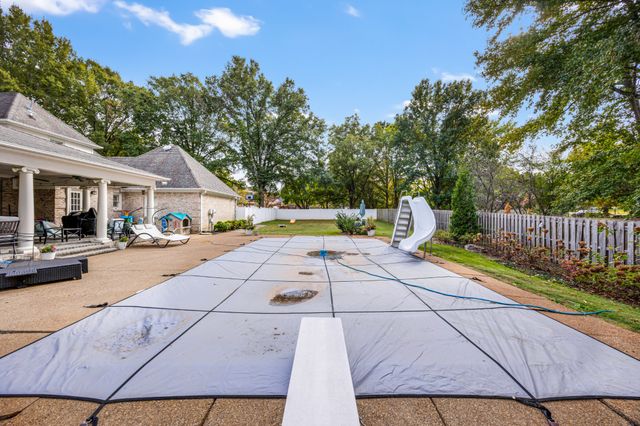 119 Stonehenge Dr, Jackson, TN 38305