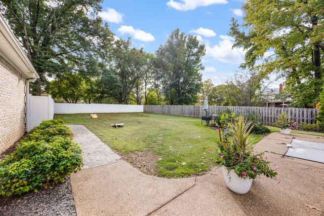 119 Stonehenge Dr, Jackson, TN 38305