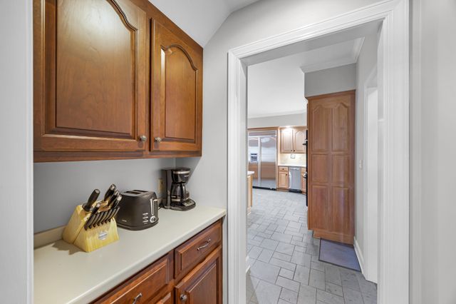 119 Stonehenge Dr, Jackson, TN 38305