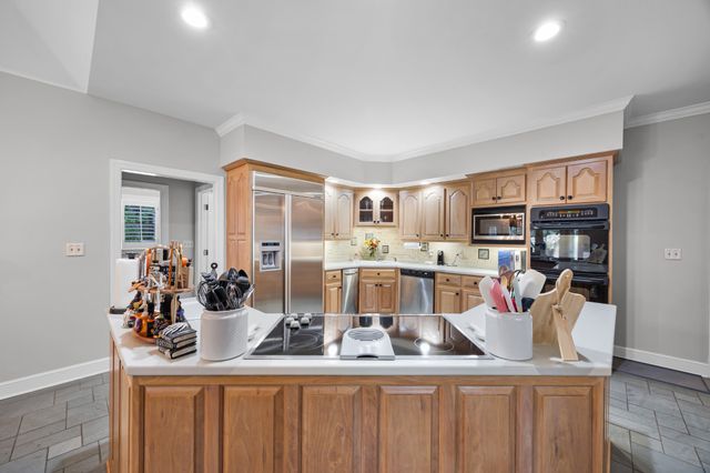 119 Stonehenge Dr, Jackson, TN 38305