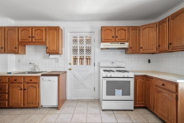 12-16 Landon Cir 3, Lynn, MA 01902