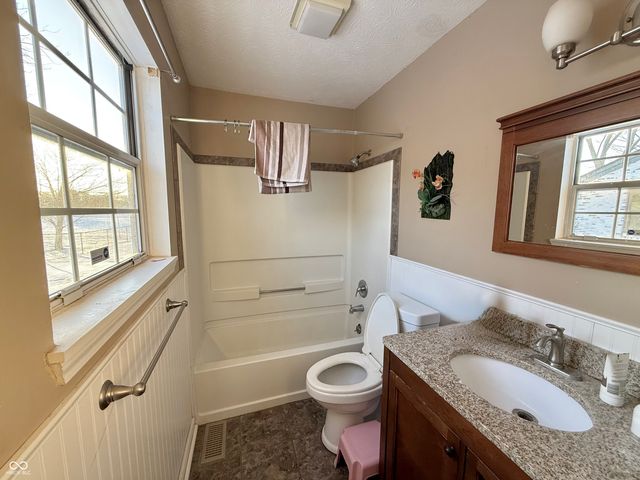 174 Country Aire Lane, Greenwood, IN 46143