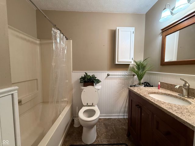 174 Country Aire Lane, Greenwood, IN 46143