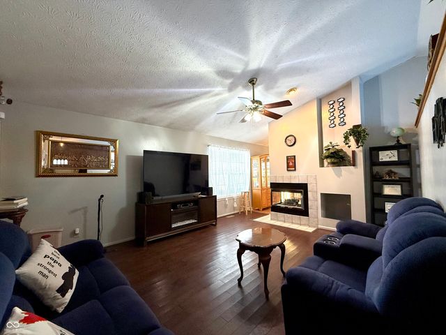 174 Country Aire Lane, Greenwood, IN 46143