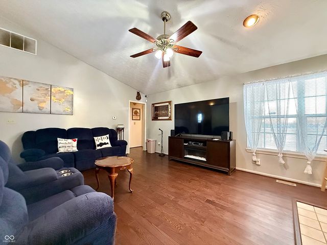 174 Country Aire Lane, Greenwood, IN 46143