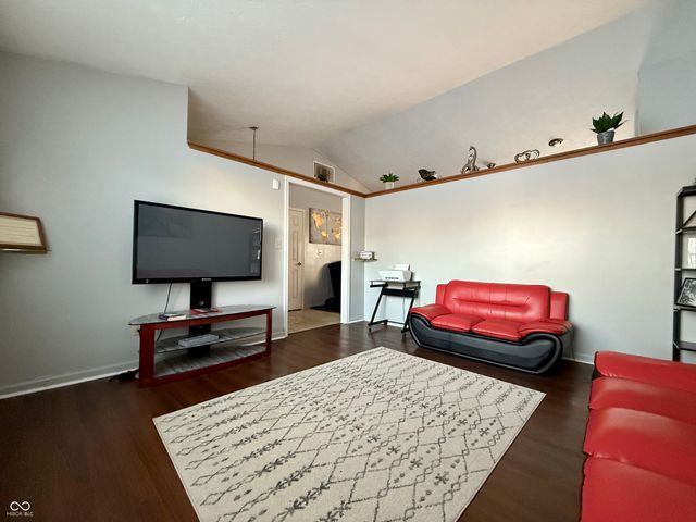 174 Country Aire Lane, Greenwood, IN 46143