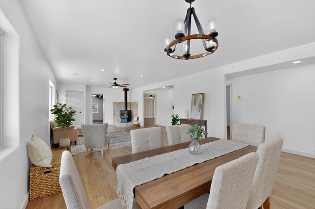 1067 Highway 314 NW, Los Lunas, NM 87031