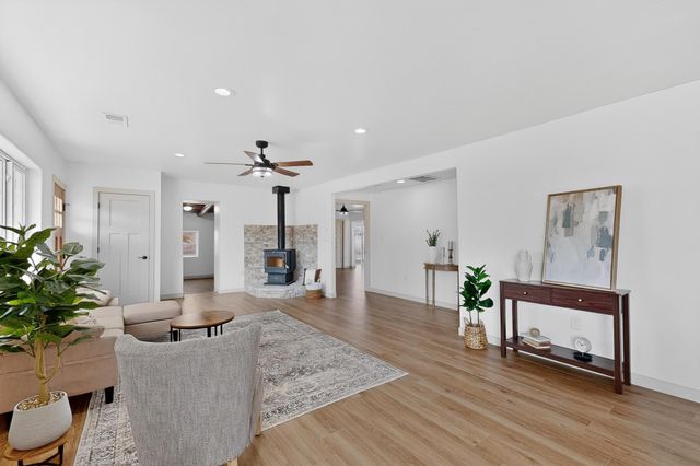 1067 Highway 314 NW, Los Lunas, NM 87031