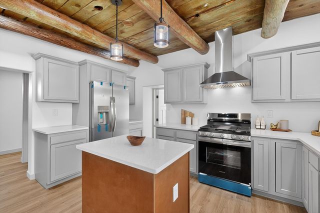 1067 Highway 314 NW, Los Lunas, NM 87031