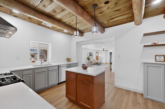 1067 Highway 314 NW, Los Lunas, NM 87031