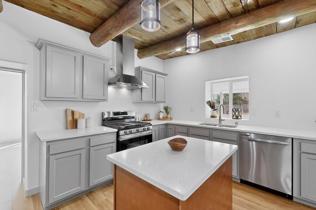 1067 Highway 314 NW, Los Lunas, NM 87031