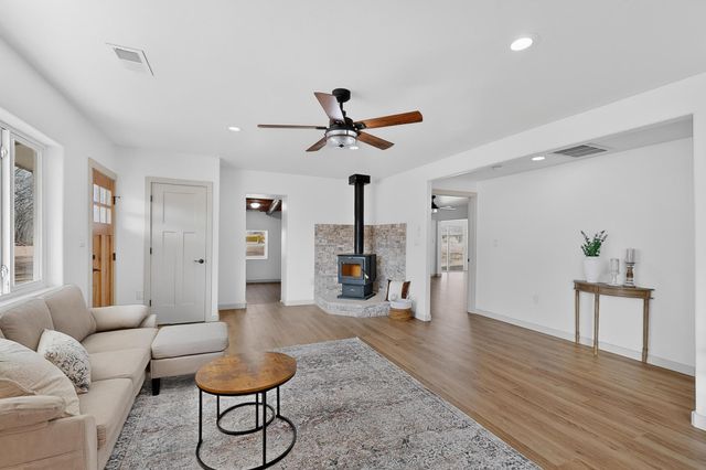 1067 Highway 314 NW, Los Lunas, NM 87031