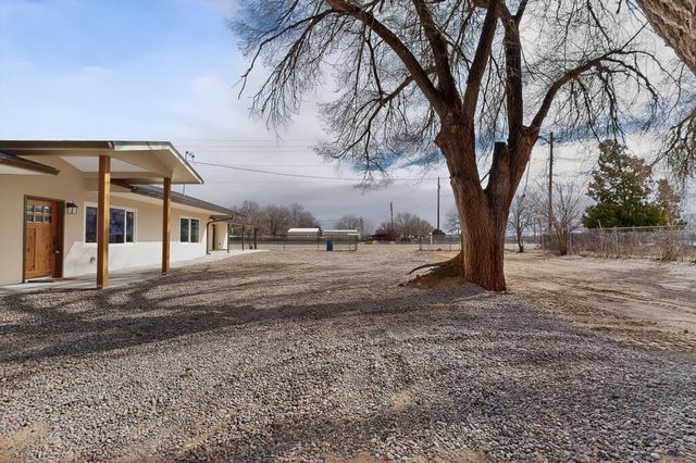 1067 Highway 314 NW, Los Lunas, NM 87031