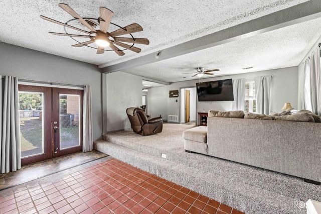 2704 Waco Street, San Angelo, TX 76901