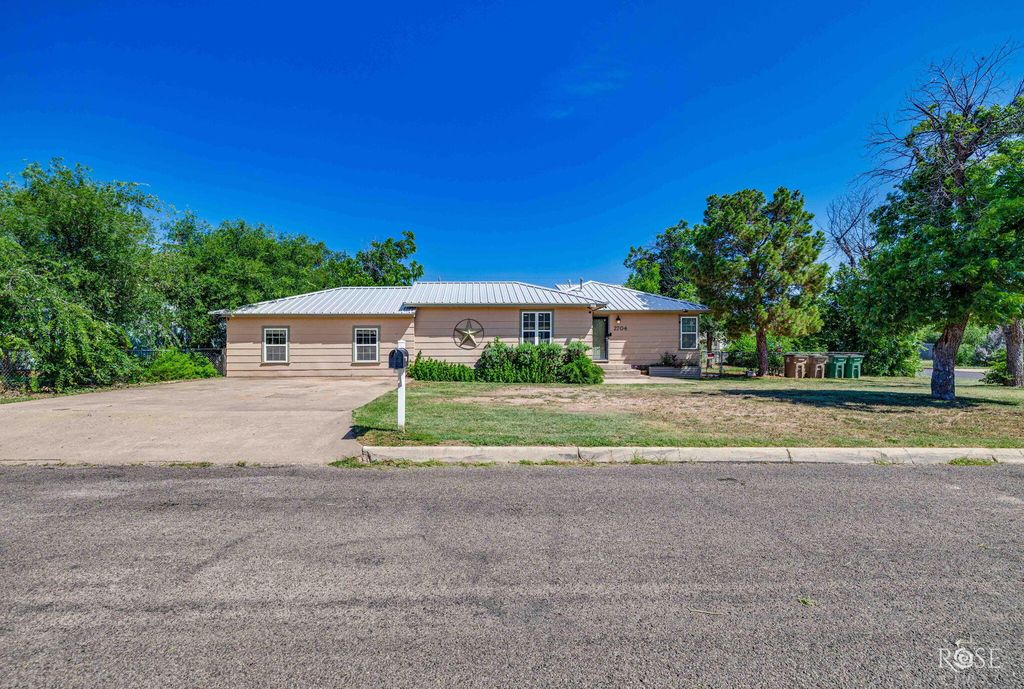 Image 1 of property listing at 2704 Waco Street, San Angelo, TX 76901