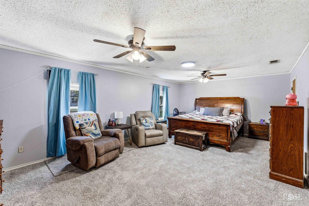 Image 14 of property listing at 2704 Waco Street, San Angelo, TX 76901