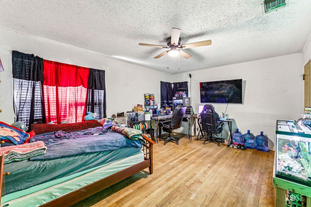 Image 21 of property listing at 2704 Waco Street, San Angelo, TX 76901