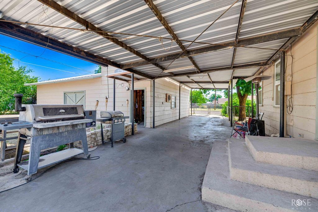 Image 23 of property listing at 2704 Waco Street, San Angelo, TX 76901