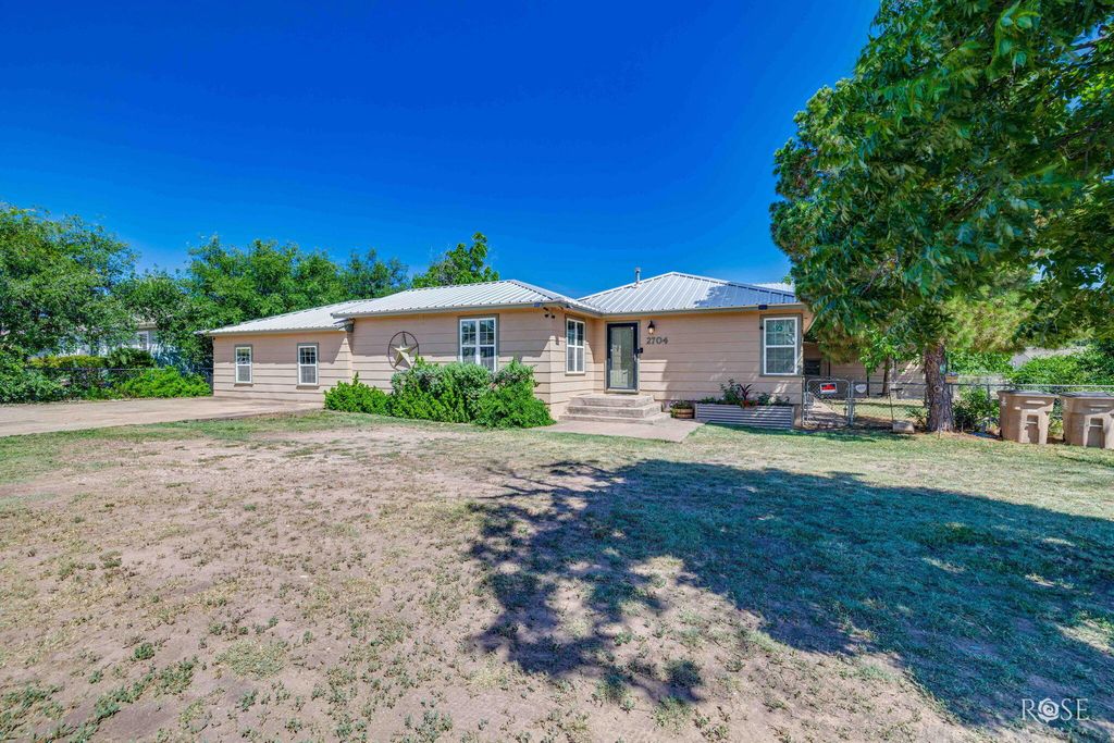 Image 3 of property listing at 2704 Waco Street, San Angelo, TX 76901